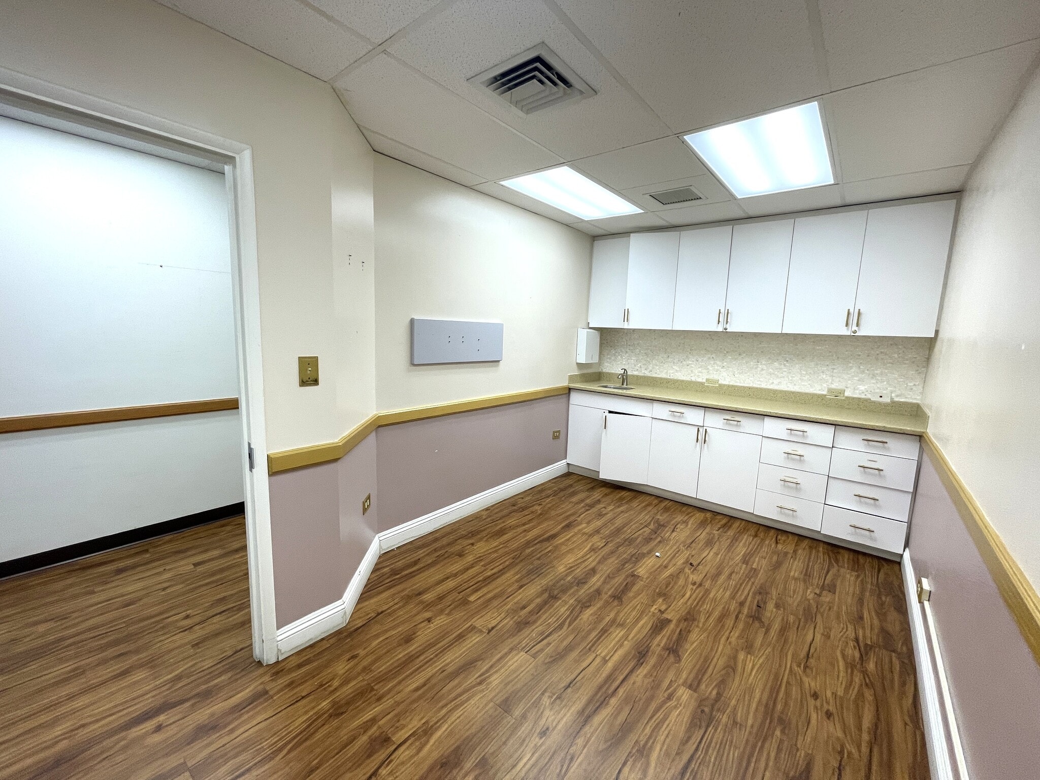 1860 Ala Moana Blvd, Honolulu, HI for lease Building Photo- Image 1 of 4