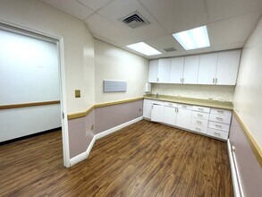 1860 Ala Moana Blvd, Honolulu, HI for lease Building Photo- Image 1 of 4