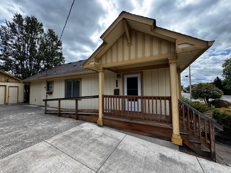 612 NE 2nd Ave, Camas, WA à vendre - Photo du bâtiment - Image 3 de 16