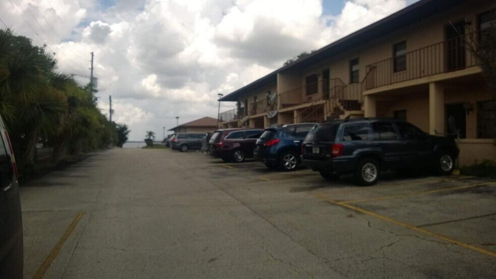 1025 Lakeview Dr, Sebring, FL à vendre - Photo du bâtiment - Image 2 de 3