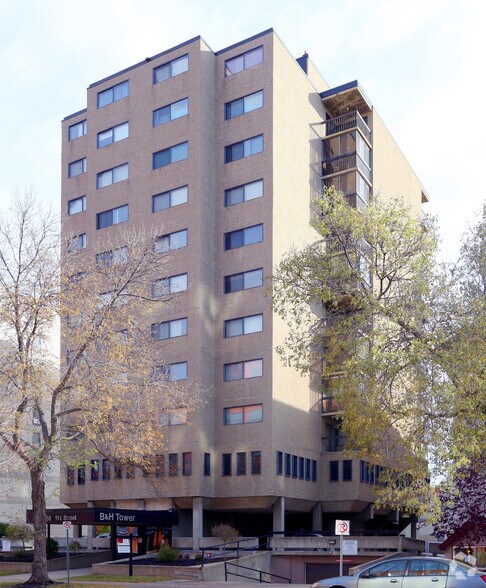 10155 114th St NW, Edmonton, AB à vendre - Photo du bâtiment - Image 2 de 5