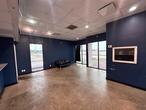10900-10910 Kingspoint Rd, Houston, TX for lease Interior Photo- Image 2 of 8