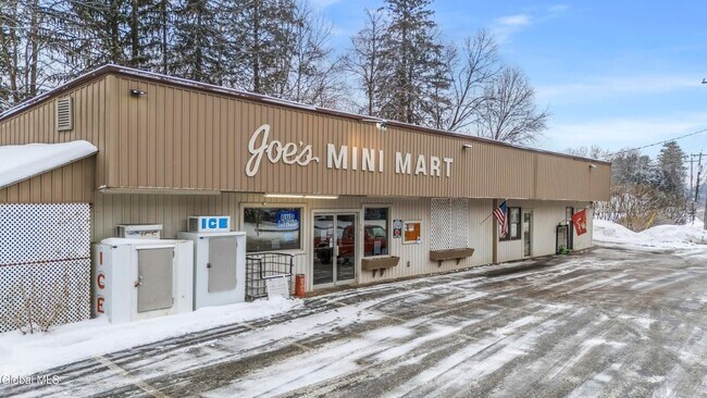 Plus de détails pour 96 Lake ave, Lake Luzerne, NY - Commerce de détail à vendre