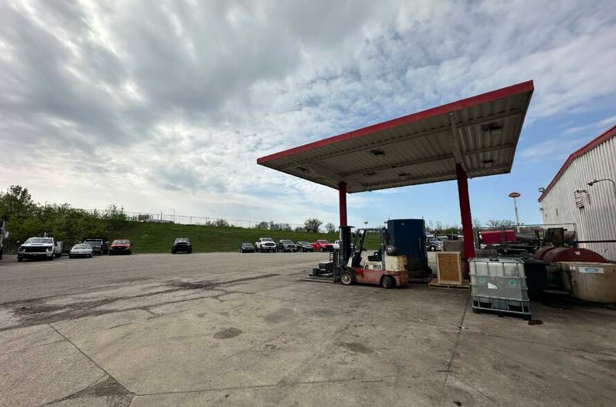 635 Viox Dr, Erlanger, KY à louer - Photo du bâtiment - Image 3 de 8