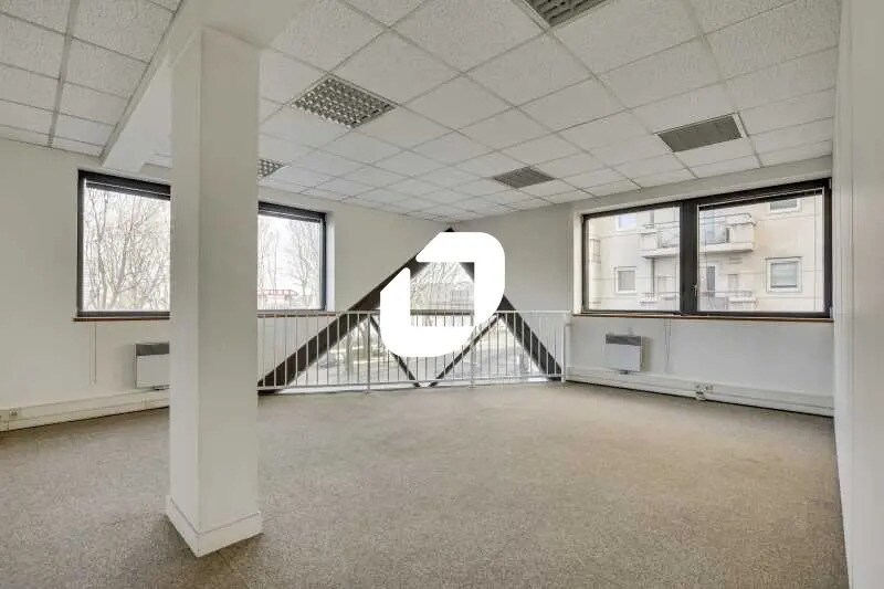 Office in Asnières-sur-Seine for lease Interior Photo- Image 1 of 5