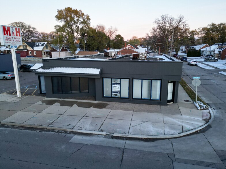 24604 Van Dyke Ave, Center Line, MI à louer - Photo du bâtiment - Image 2 de 6