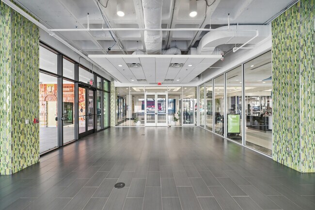 Plus de détails pour 40 E Adams St, Jacksonville, FL - Commerce de détail à louer