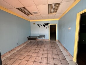 10836 Grissom Ln, Dallas, TX for lease Interior Photo- Image 1 of 7