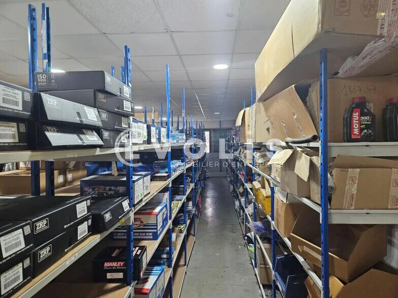 Flex in Les Ulis for lease - Interior Photo - Image 3 of 11