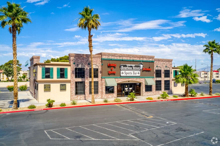 Nellis Crossing Shopping Center portfolio of 3 properties for sale on LoopNet.ca - Building Photo - Image 1 of 8