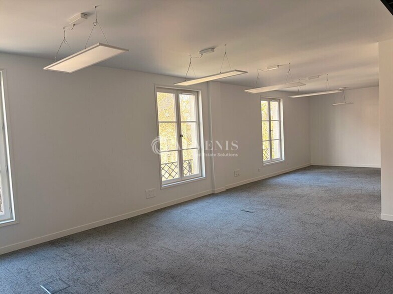 Office in Tours for lease - Interior Photo - Image 2 of 8
