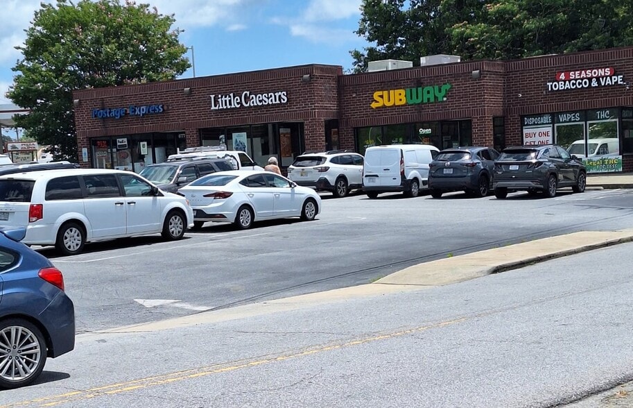 671 Spartanburg Hwy, Hendersonville, NC for sale - Building Photo - Image 3 of 10