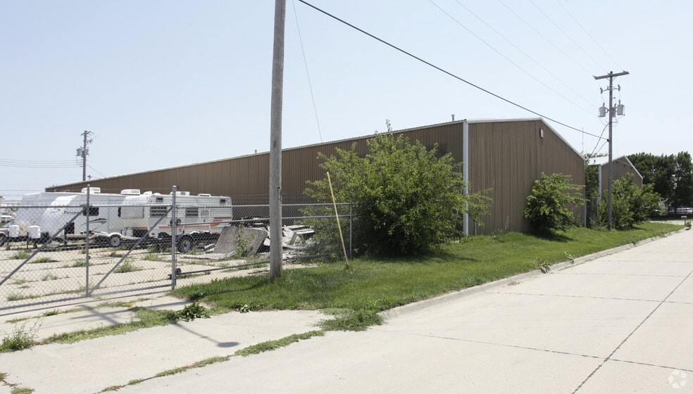 2357 Warren Dr, Plattsmouth, NE for lease - Primary Photo - Image 1 of 3