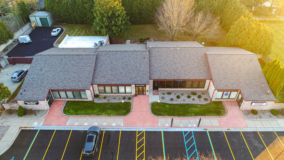 1350 E Lake Lansing Rd, East Lansing, MI for sale - Building Photo - Image 1 of 14