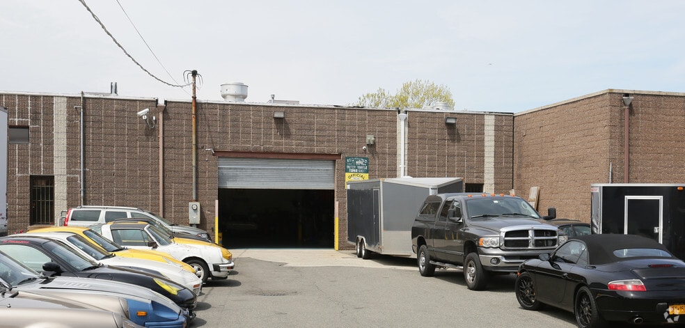 26-32 Saint Johns Pl, Freeport, NY for lease - Building Photo - Image 2 of 4