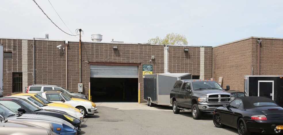26-32 Saint Johns Pl, Freeport, NY à louer - Photo du bâtiment - Image 2 de 4