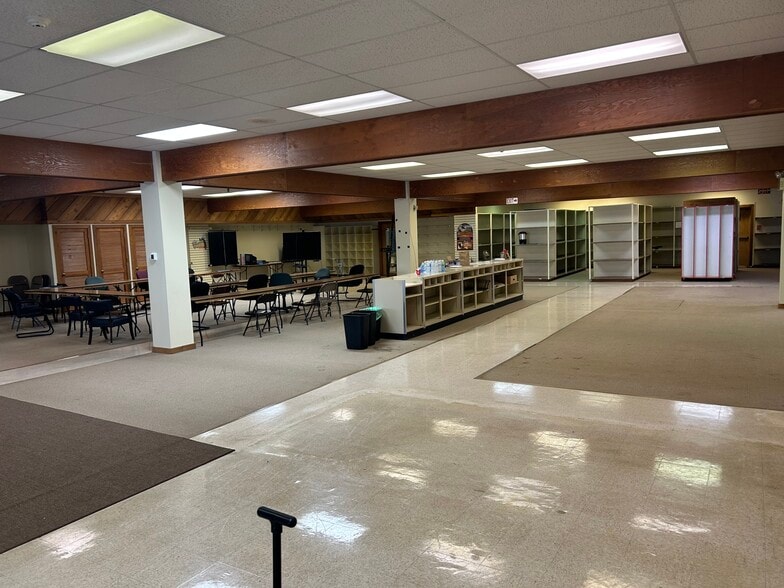 749 Commerce St, Sinking Spring, PA for lease - Building Photo - Image 3 of 11