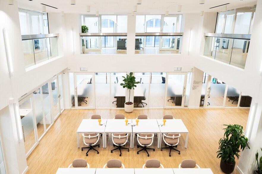 353-359 Bay St, Toronto, ON à louer - Photo intérieure - Image 3 de 9