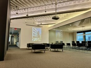 1990 S Bundy Dr, Los Angeles, CA for lease Building Photo- Image 2 of 10