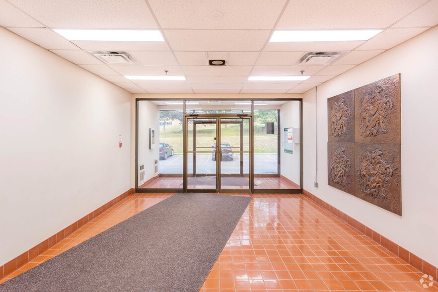 2041-2071 Mccowan Rd, Toronto, ON for lease - Building Photo - Image 3 of 5