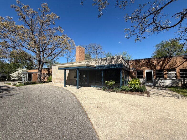 833 Lake Dr SE, Grand Rapids, MI à vendre - Photo du bâtiment - Image 3 de 25