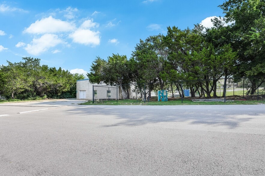 20615 Dawn Dr, Lago Vista, TX for sale - Building Photo - Image 2 of 33