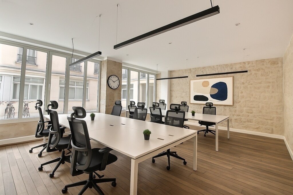 139 Rue Du Faubourg Saint-Denis, Paris for lease Interior Photo- Image 1 of 7