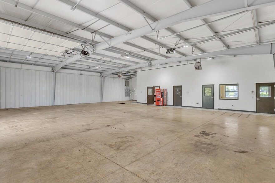 3121 S Lakeside Dr, Oklahoma City, OK for lease - Interior Photo - Image 3 of 13