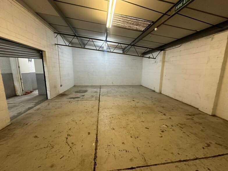 2 Cowgate Rd, Greenford à louer - Photo du bâtiment - Image 3 de 50