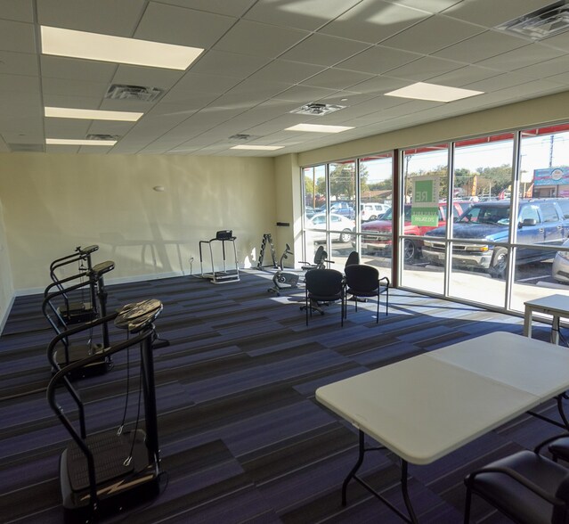 6623 S Zarzamora St, San Antonio, TX à louer - Photo du bâtiment - Image 3 de 19