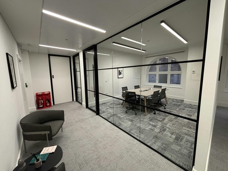 20-23 Holborn, London for lease - Interior Photo - Image 3 of 5