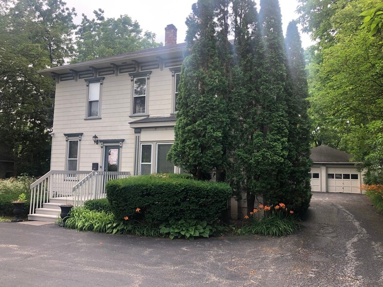 137 W Park Ave, Libertyville, IL for lease - Building Photo - Image 3 of 12