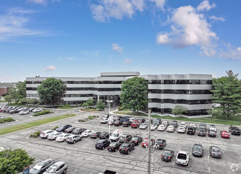 10333 N Meridian St, Carmel, IN à louer - Photo du bâtiment - Image 3 de 6