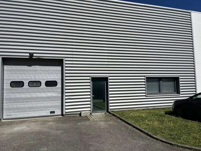 Flex in Décines-Charpieu for lease - Building Photo - Image 3 of 20