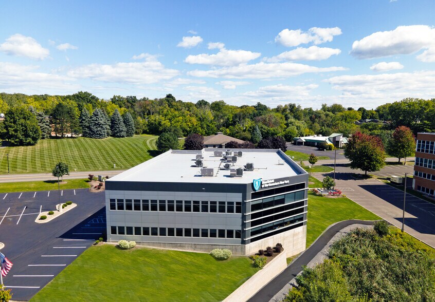 40 Century Hill Dr, Latham, NY à louer - Photo du bâtiment - Image 3 de 4