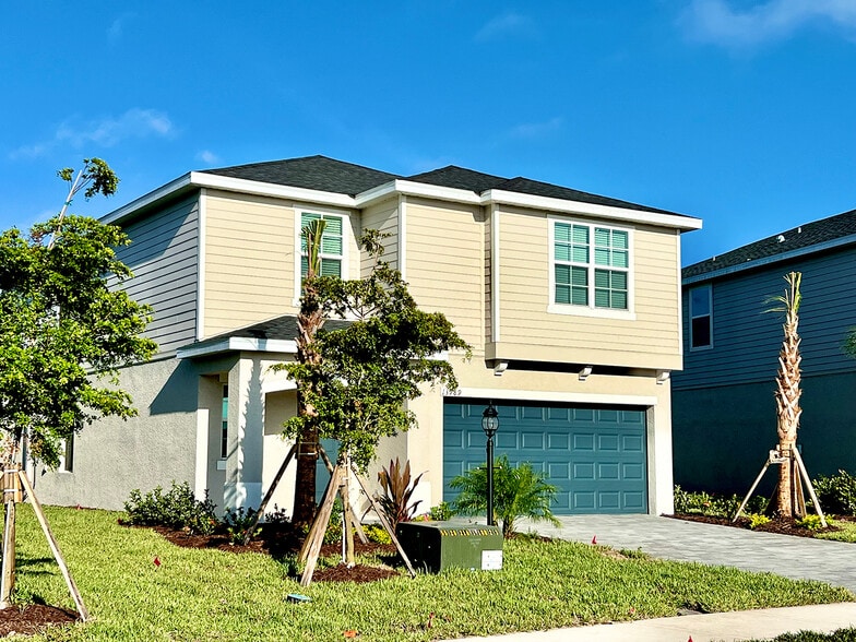 4-Unit Residential Portfolio - $1.615M portfolio of 4 properties for sale on LoopNet.ca - Building Photo - Image 2 of 31