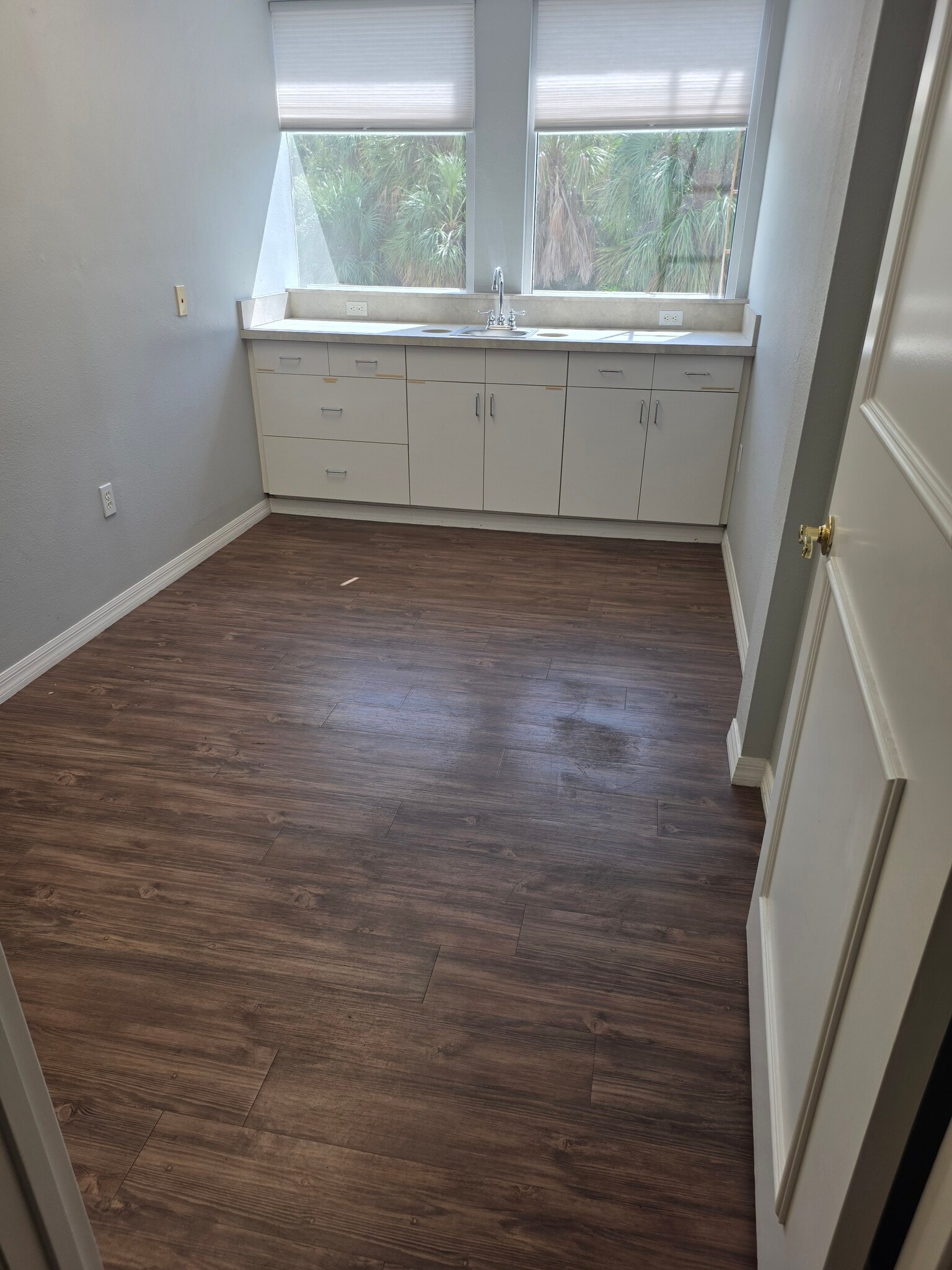 5350 Gulf of Mexico Dr, Longboat Key, FL for lease Interior Photo- Image 1 of 1