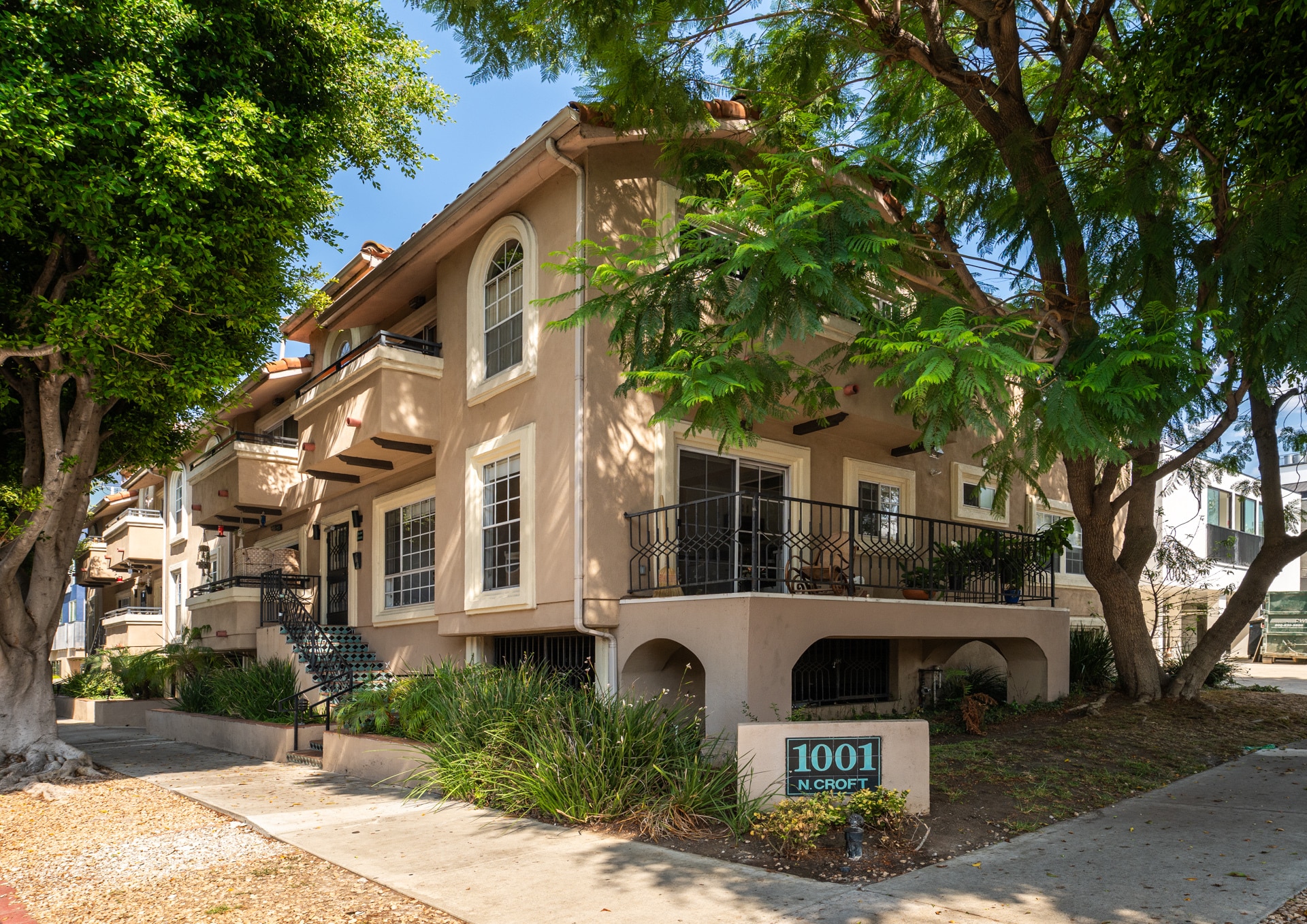 1001 N Croft Ave, Los Angeles, CA à vendre Photo du bâtiment- Image 1 de 16