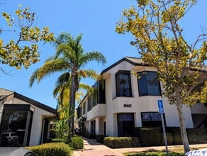 3151 Airway Ave, Costa Mesa, CA à louer Photo du bâtiment- Image 2 de 3