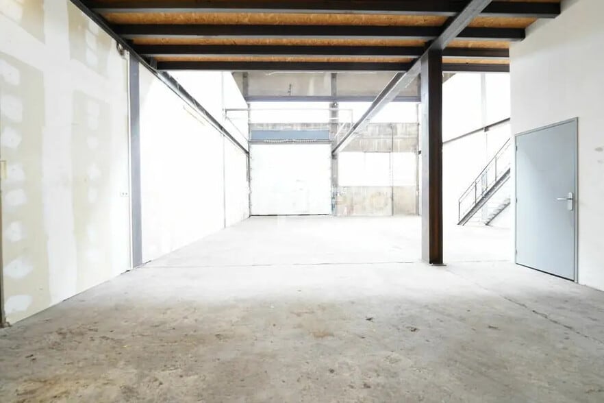 Flex in Feyzin for lease - Building Photo - Image 3 of 11