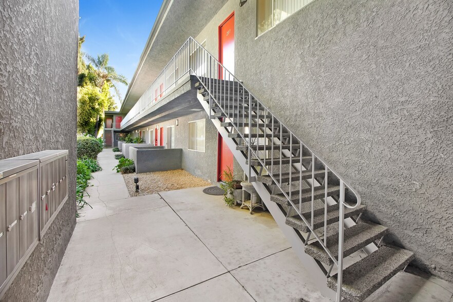 4546 Murietta Ave, Sherman Oaks, CA for sale - Building Photo - Image 3 of 9