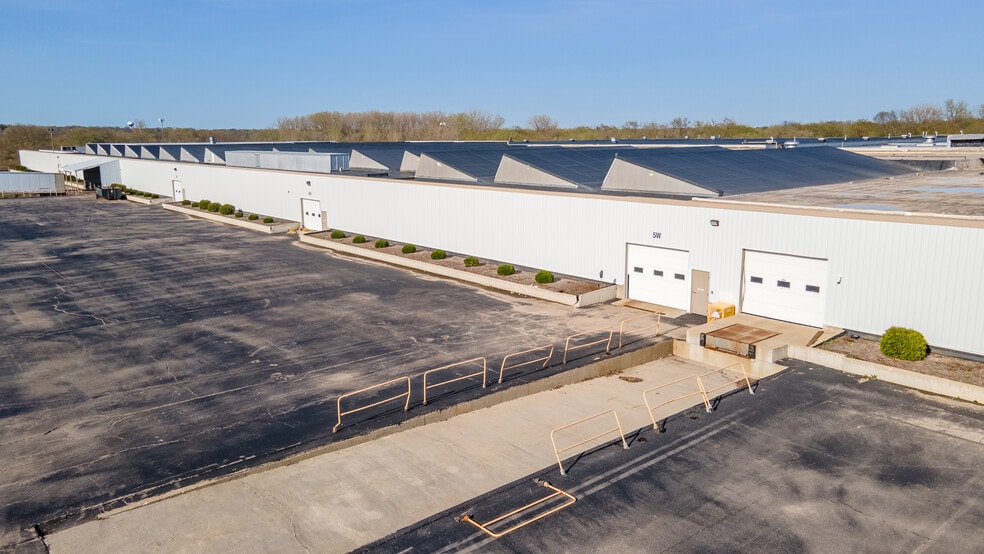 4000 Auburn St, Rockford, IL for lease - Building Photo - Image 3 of 18