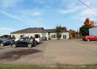 Plus de détails pour 4825 Boul Guillaume Couture, Lévis, QC - Vente au détail à vendre