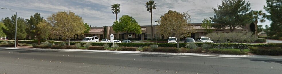 2675 E Patrick Ln, Las Vegas, NV à louer - Photo du bâtiment - Image 3 de 7