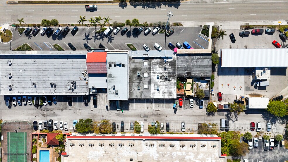 2633 E Commercial Blvd, Fort Lauderdale, FL à vendre - Photo du bâtiment - Image 3 de 23