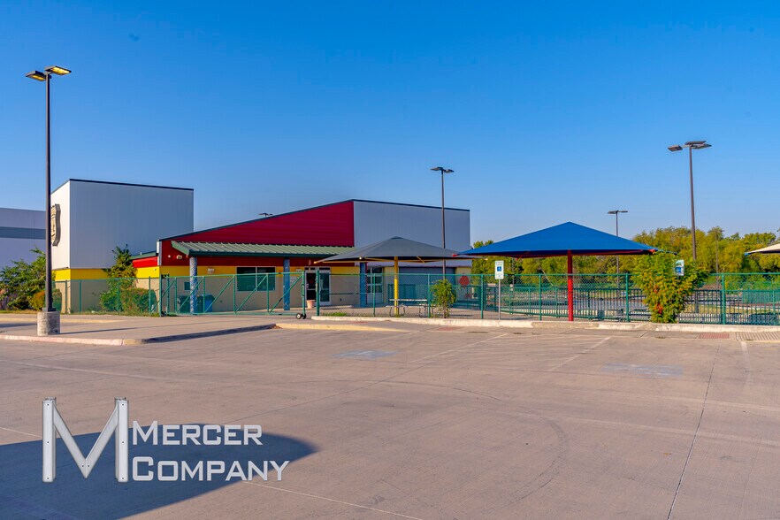 5411 Denton Hwy, Haltom City, TX à vendre - Photo du bâtiment - Image 3 de 6