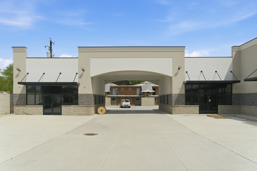 6452 N Telegraph Rd, Dearborn Heights, MI à louer - Photo du bâtiment - Image 1 de 18