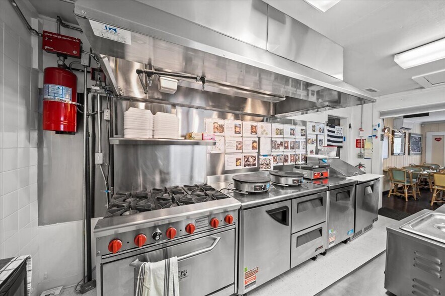 107 W Curtis St, Simpsonville, SC à vendre - Photo du bâtiment - Image 2 de 13