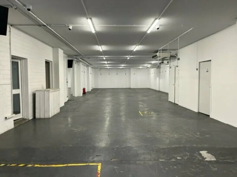 Flex in Bordeaux for lease - Interior Photo - Image 2 of 7