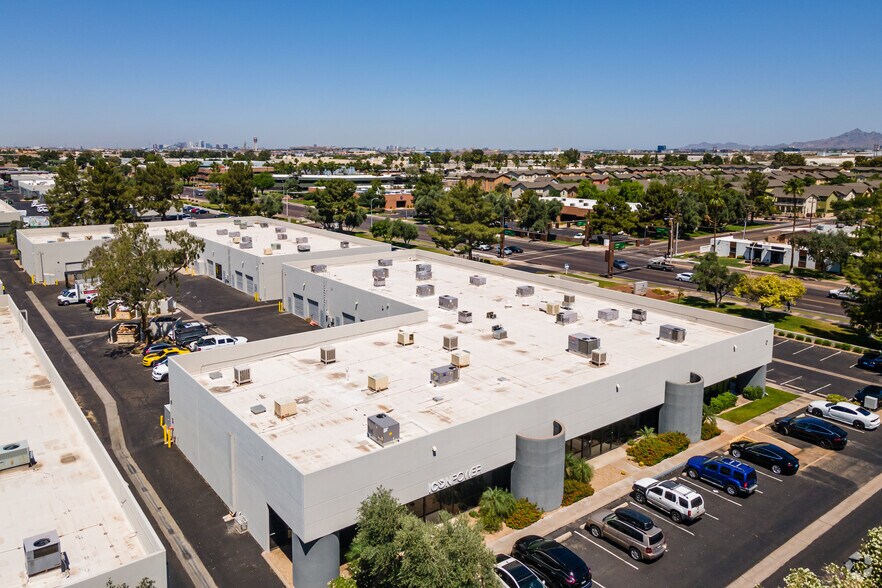 1605 W University Dr, Tempe, AZ à louer - Photo du bâtiment - Image 3 de 4